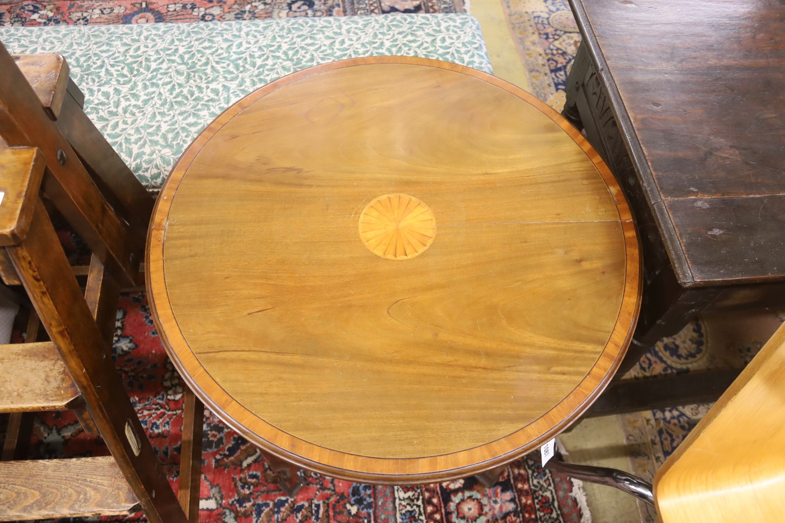 An Edwardian inlaid mahogany circular centre table, diameter 65cm, height 71cm